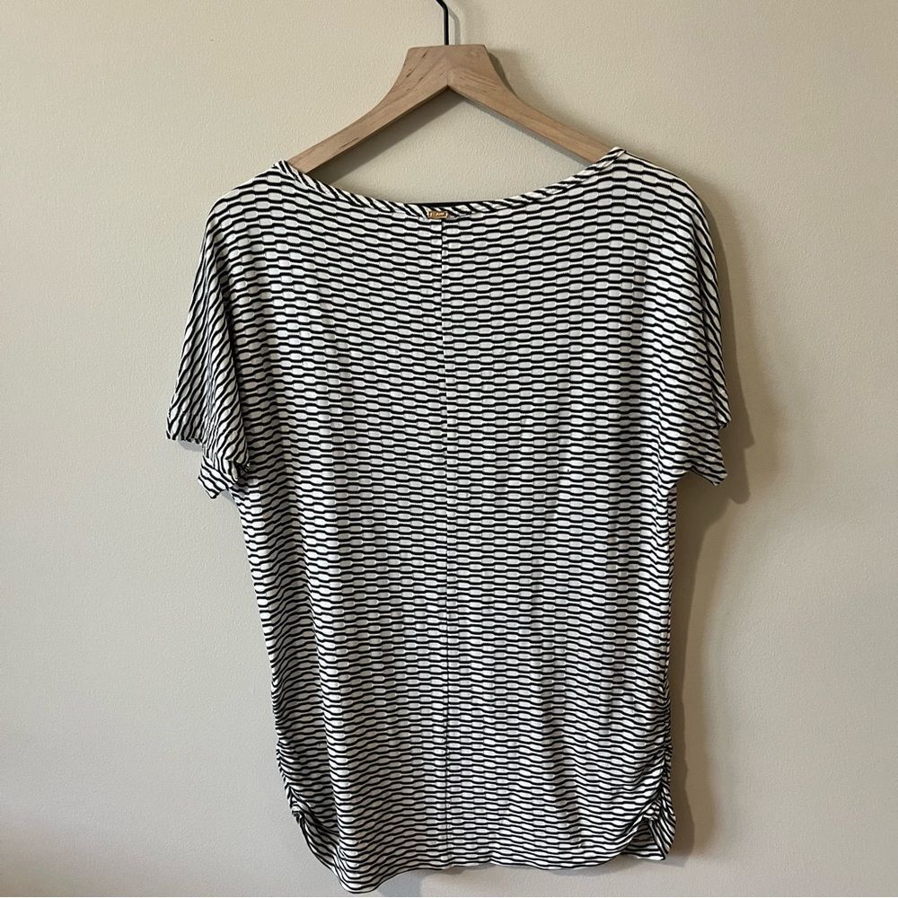 St. John Short Sleeve Top - Picture 3 of 13